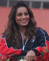 Bipasha Basu at Airtel Delhi Half Marathon 2014