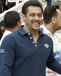 Salman Khan at CCL4 Mumbai Heroes Vs Telugu Warriors