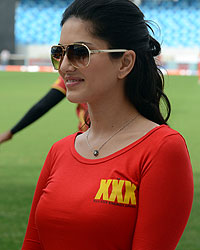 Sunny Leone at CCL4 Mumbai Heroes Vs Telugu Warriors