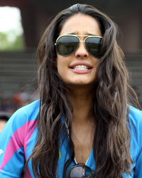 Lisa Haydon at CCL5 Mumbai Heroes vs Chennai Rhinos