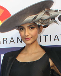 Sonam Kapoor at Mid Day Derby 2015