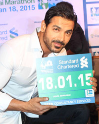 John Abraham at Standard Chartered Mumbai Marathon 2015 PC