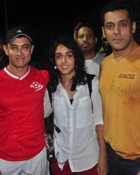 Jacqueline Fernandez. Aamir Khan, Ira Khan and Salman Khan