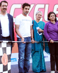 Cricketer Gautam Gambhir and Environmentalist Sunita Narain Motivate Delhiites to Run, Cycle and Beat Cancer at Cyclothon 2014