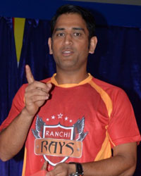 MS Dhoni buys Ranchi team of Hero Hockey India League alongwith Sahara India Pariwar