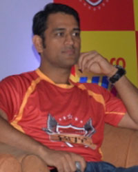 MS Dhoni buys Ranchi team of Hero Hockey India League alongwith Sahara India Pariwar