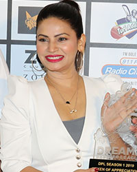 Megha Dhade felicitated by Wasib Peshimam