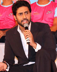 Abhishek introduces Jaipur Pink Panthers Kabaddi team