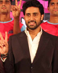 Abhishek introduces Jaipur Pink Panthers Kabaddi team