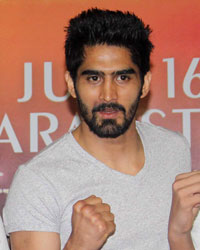 John Supports Vijender for Fight against Kerry Hope