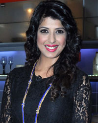 Anjana Sukhani at Arjun on the Sets of Farah Ki Daawat Show