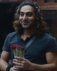 Praneet giving out his roses
