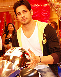 Sidharth Malhotra at Ek Villain on Kumkum Bhagya