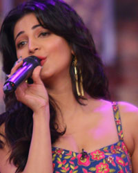 Shruti Haasan at Gabbar Is Back Promotion on CNWK