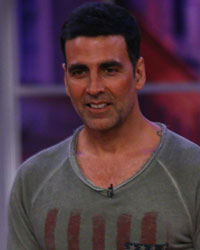 Akshay Kumar at Gabbar Is Back Promotion on CNWK