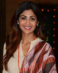 Shilpa Shetty at On The Sets of Aunty Boli Lagao Boli