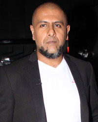 Vishal Dadlani at Sonakshi on the Sets of Indian Idol Junior