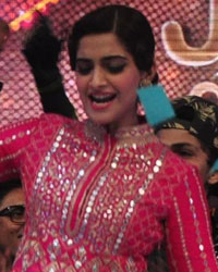 Sonam and Fawad Promote Khoobsurat on Jthe setws of Jhalak Dikhhla Jaa