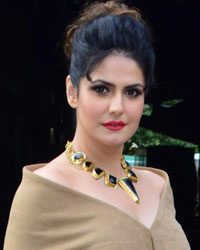 Zareen Khan at Zareen Khan on The Sets of Comedy Dangal