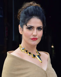 Zareen Khan at Zareen Khan on The Sets of Comedy Dangal