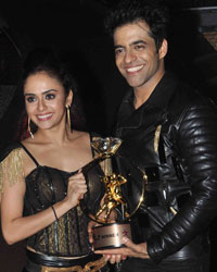 Amruta Khanvilkar and Himmanshoo Malhotra with trophy