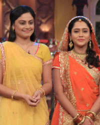 Balika Vadhu's Toral Rasputra (as Anandi) and Asiya Kazi (as Ganga) on the Mahashivratri special of Comedy Nights With Kapil