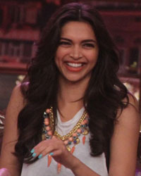 Deepika Padukone and Arjun Kapoor promote Finding Fanny on the sets of Comedy Nights with Kapil