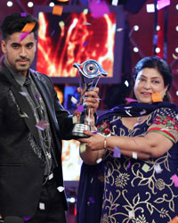 Farah Khan and Gautam Gulati with his mother