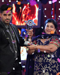 Farah Khan and Gautam Gulati with his mother