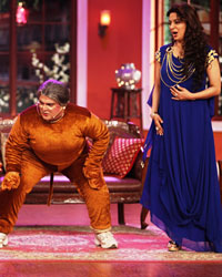 Madhuri Dixit, Ali Asgar and Juhi Chawla