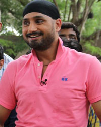 Harbhajan Singh and Yuvraj Singh on 'Comedy Nights with Kapil'