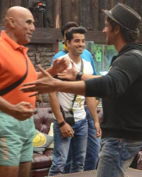 Puneet Issar and Hrithik Roshan