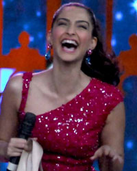 Khoobsurat Promotion on Cine Stars Ki Khoj