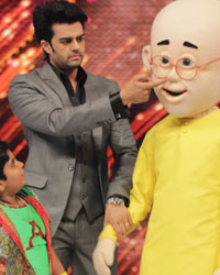 Nickelodeon toons Motu and Patlu on the Sets of Jhalak Dikhhla Jaa 7