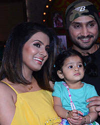 Geeta Basra and Harbhajan Singh with their daughter