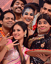 Selfie moment on the sets of Jhalak Dikhhla Jaa