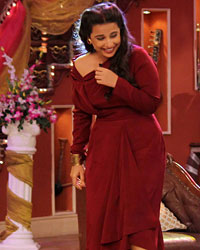 Vidya Balan and Farhan Akhtar promote Shaadi Ke Side Effects on the sets of Comedy Nights With Kapil