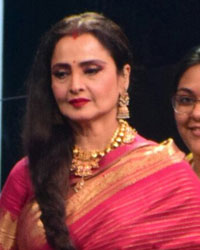 Rekha on The Sets of Super Dancer