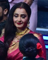 Rekha on The Sets of Super Dancer