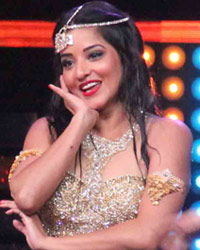 Sonakshi Promotes Noor on Nach Baliye