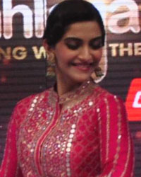 Sonam and Fawad Promote Khoobsurat on Jthe setws of Jhalak Dikhhla Jaa