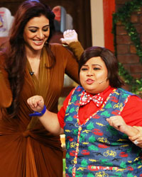 Tabu and Juhi on Comedy Night Live