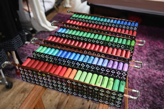 Man Powers Home for Eight Years Using Over 1,000 Laptop Batteries