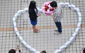 Man buys 99 iPhone 6s to propose to girlfriend, gets rejected