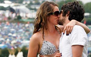 A Single kiss transfers 80 m bacteria between couples!