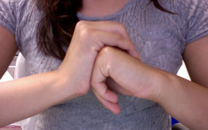 Here's why popping sounds occur when we crack our knuckles