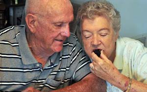 This Couple has celebrated 60 Anniversaries by eating original Wedding Cake