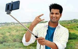 Meet the man who quit his job to break the world selfie record
