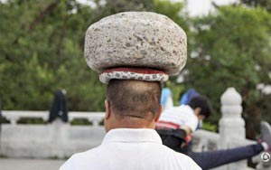 Chinese Man Walks Around with 40Kg Rock on His Head to Lose Weight