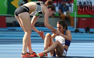 Olympic Spirit: NZ and American runners help each other finsh the race